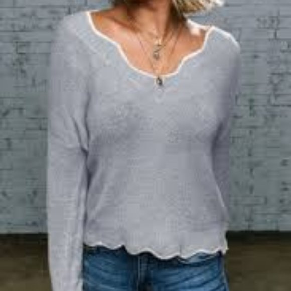 Light Grey Lightweight Sweater with Scalloped Detailing - MISSLOOK (L) ❧ - Picture 2 of 8